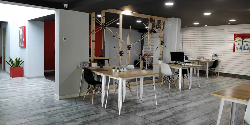 Photo des bureaux de Coworking La Fabrique Des Entrepreneurs : espace de coworking à Orange