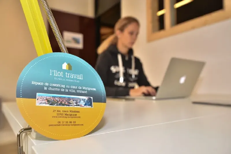 Photo des bureaux de Coworking L'Ilot Travail : espace de coworking à Marignane