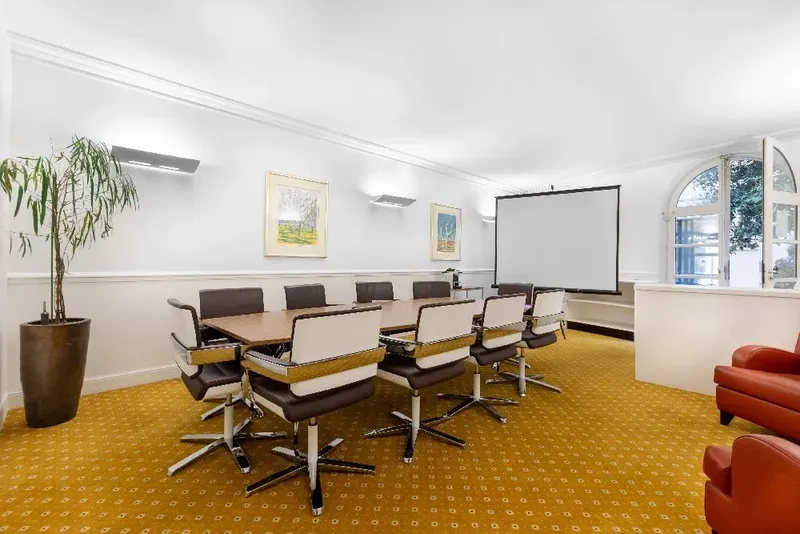 Photo des bureaux de Regus Paris George V : espace de coworking à Paris 8