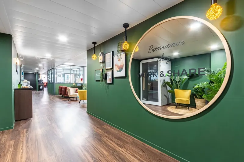 Photo des locaux de Coworking Officium Center Saint Cloud : espace de coworking à Saint Cloud