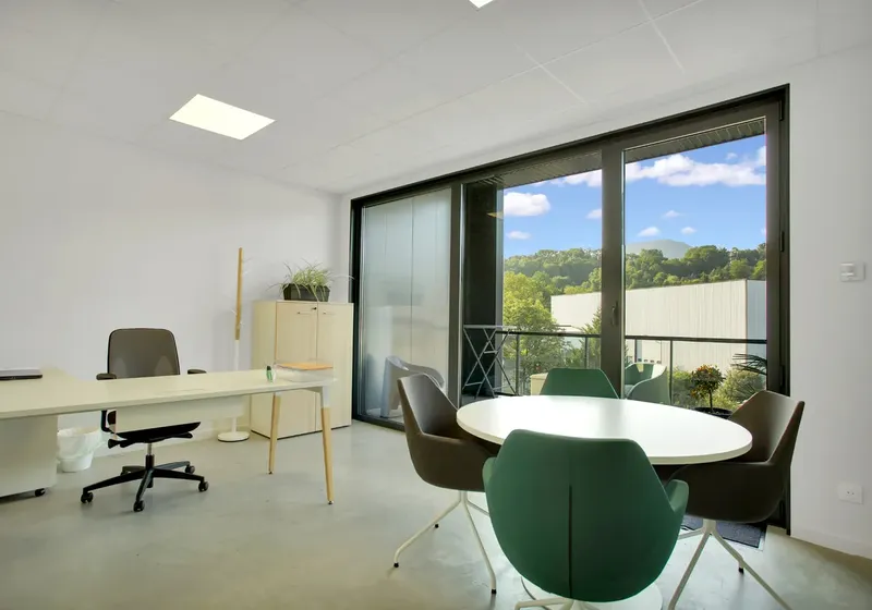 Photo des locaux de Maple Work Coworking Annecy : espace de coworking à Argonay Photo des locaux de Maple Work Coworking Annecy : espace de coworking à Argonay