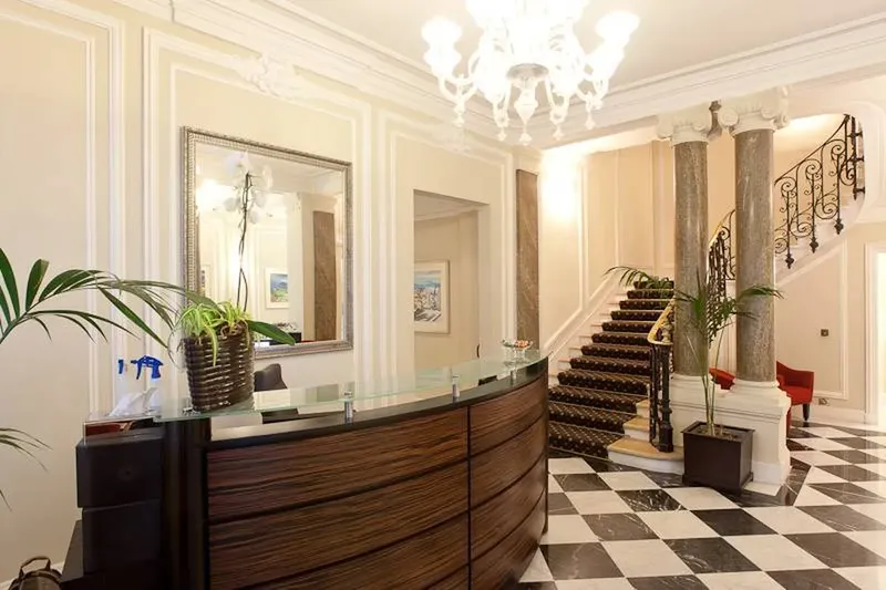 Photo des locaux de Regus Paris George V : espace de coworking à Paris 8