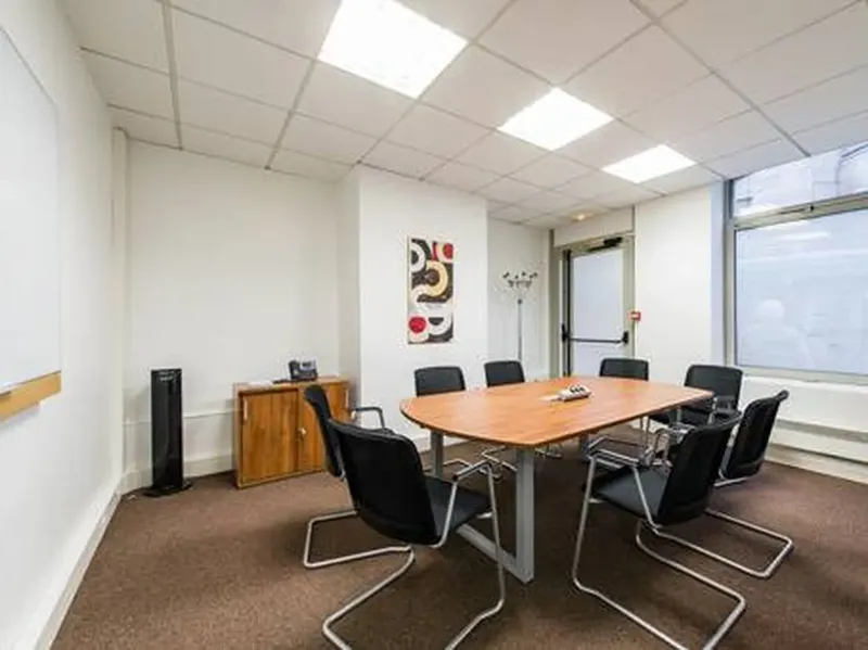 Photo des locaux de Regus Paris Saint Lazare Amsterdam : espace de coworking à Paris 8