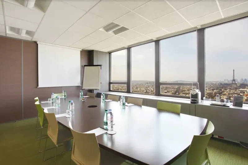 Photo des locaux de Regus Paris Tour Montparnasse : espace de coworking à Paris 15