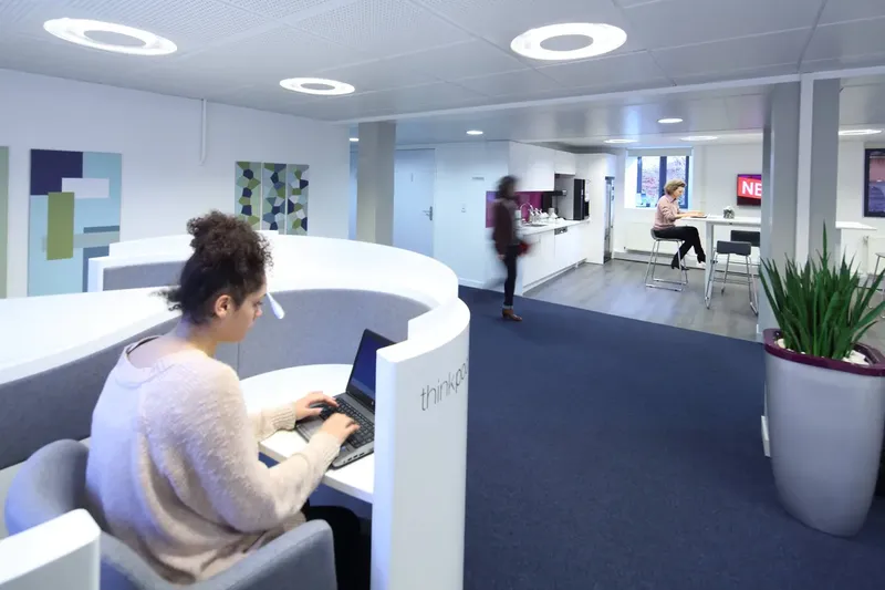 Photo des locaux de Stop & Work Fontainebleau : espace de coworking à Fontainebleau