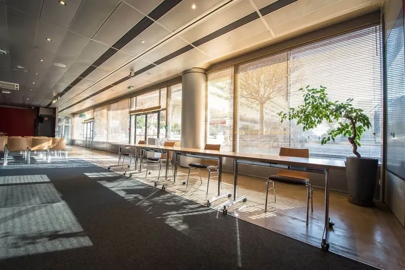 BAYA AXESS LA DEFENSE: espace de coworking à La Défense: Photo des locaux, adresse, horaires et tarifs pour réserver un espace de travail
