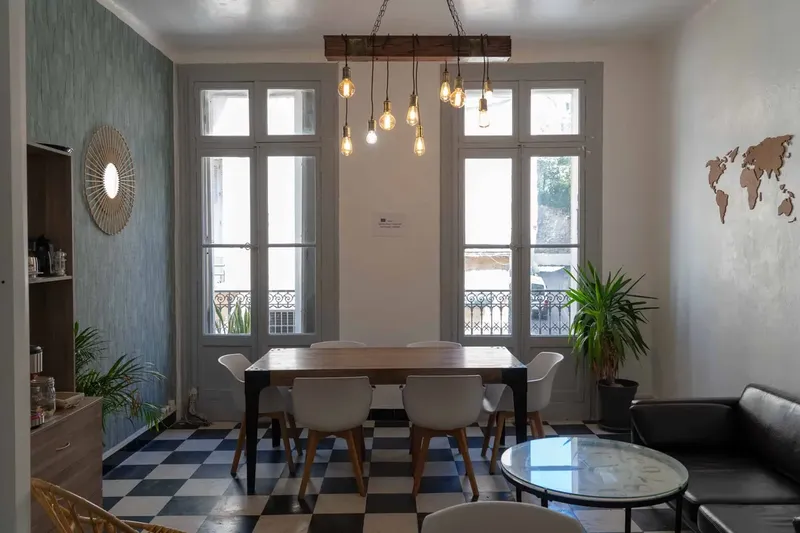 COLOCKCAFE: espace de coworking à Montpellier: Photo des locaux, adresse, horaires et tarifs pour réserver un espace de travail COLOCKCAFE: espace de coworking à Montpellier: Photo des locaux, adresse, horaires et tarifs pour réserver un espace de travail