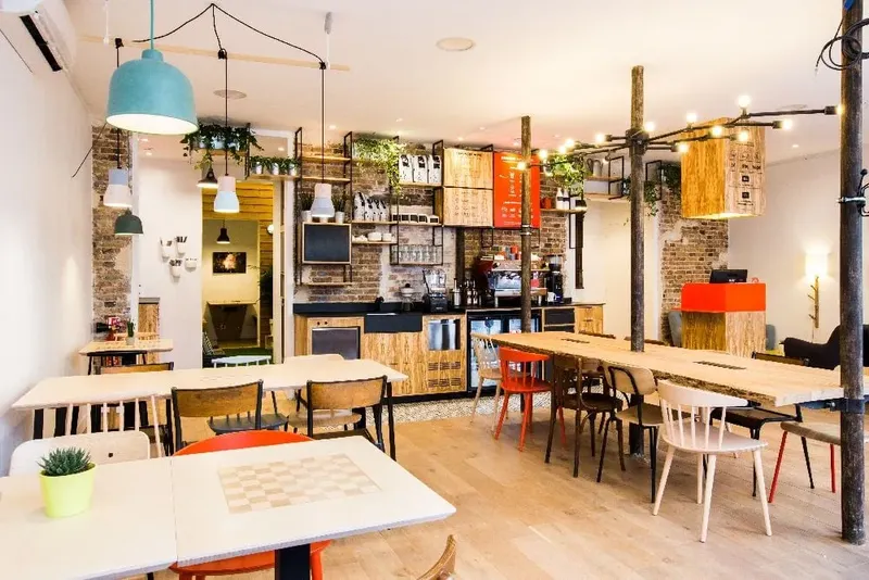 ANTICAFE REPUBLIQUE: espace de coworking à Paris 10: Photo des locaux, adresse, horaires et tarifs pour réserver un espace de travail ANTICAFE REPUBLIQUE: espace de coworking à Paris 10: Photo des locaux, adresse, horaires et tarifs pour réserver un espace de travail
