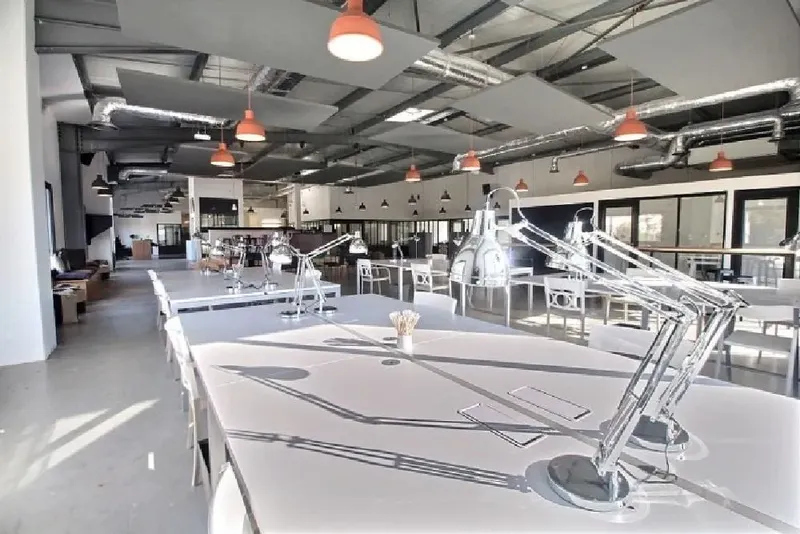 EMPIRE COWORK AJACCIO: espace de coworking à Ajaccio: Photo des locaux, adresse, horaires et tarifs pour réserver un espace de travail EMPIRE COWORK AJACCIO: espace de coworking à Ajaccio: Photo des locaux, adresse, horaires et tarifs pour réserver un espace de travail