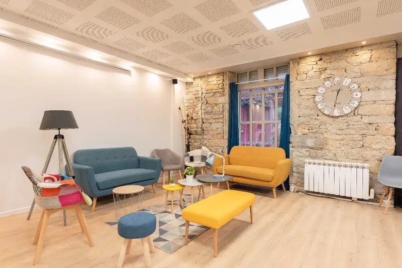 LE QUARTIER GENERAL: espace de coworking à Saint Raphael: Photo des locaux, adresse, horaires et tarifs pour réserver un espace de travail LE QUARTIER GENERAL: espace de coworking à Saint Raphael: Photo des locaux, adresse, horaires et tarifs pour réserver un espace de travail
