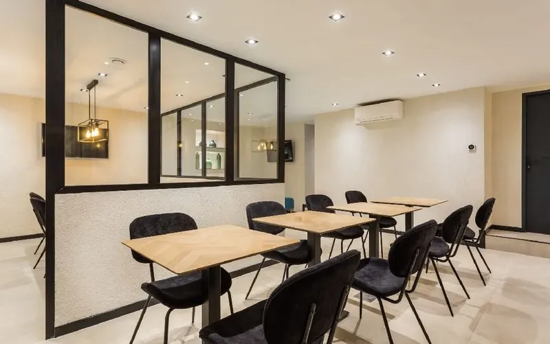 MAKOM CAFE COWORKING: espace de coworking à Paris 8: Photo des locaux, adresse, horaires et tarifs pour réserver un espace de travail MAKOM CAFE COWORKING: espace de coworking à Paris 8: Photo des locaux, adresse, horaires et tarifs pour réserver un espace de travail