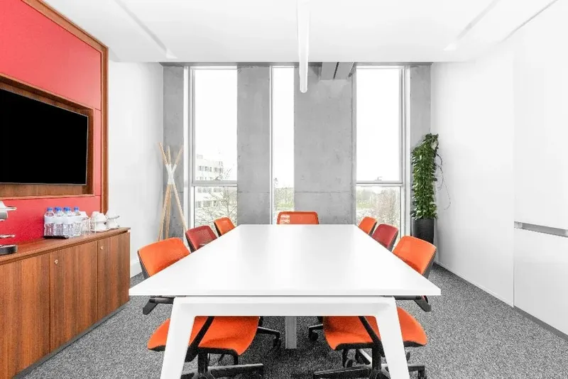 MEETING POINT: espace de coworking à Cesson Sévigné: Photo des locaux, adresse, horaires et tarifs pour réserver un espace de travail
