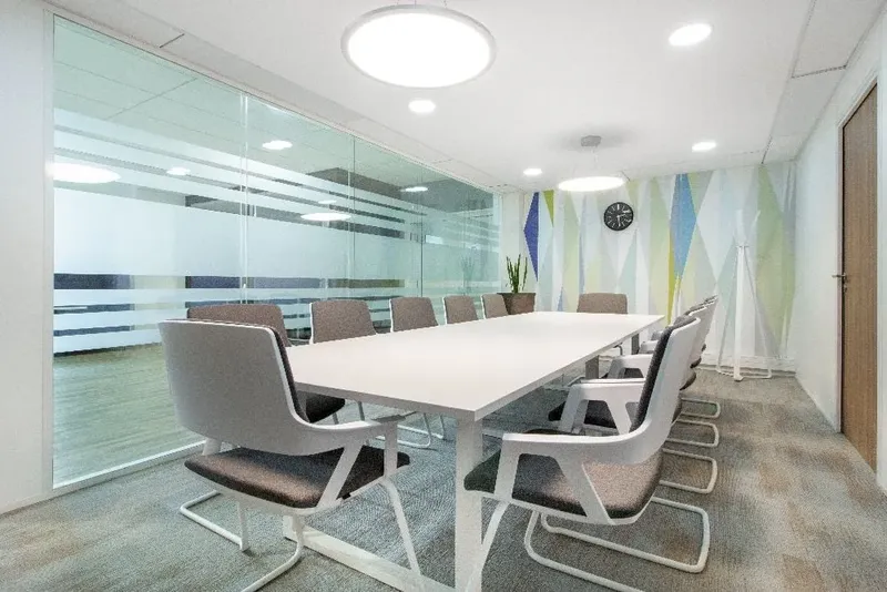 REGUS PORTE DE VALENCIENNES: espace de coworking à Lille: Photo des locaux, adresse, horaires et tarifs pour réserver un espace de travail