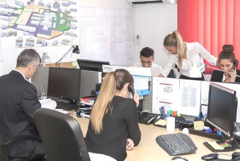 WORKING ROLLS AIX NORD: espace de coworking à Pertuis: Photo des locaux, adresse, horaires et tarifs pour réserver un espace de travail WORKING ROLLS AIX NORD: espace de coworking à Pertuis: Photo des locaux, adresse, horaires et tarifs pour réserver un espace de travail