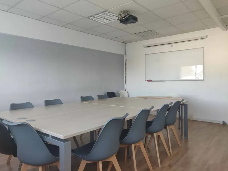 ECONOMIS13: espace de coworking à Salon De Provence: Photo des locaux, adresse, horaires et tarifs pour réserver un espace de travail ECONOMIS13: espace de coworking à Salon De Provence: Photo des locaux, adresse, horaires et tarifs pour réserver un espace de travail