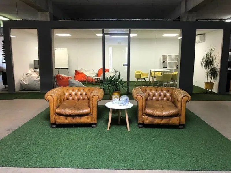 ECOWORKING 06: espace de coworking à La Gaude: Photo des locaux, adresse, horaires et tarifs pour réserver un espace de travail ECOWORKING 06: espace de coworking à La Gaude: Photo des locaux, adresse, horaires et tarifs pour réserver un espace de travail