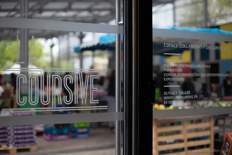 LA COURSIVE: espace de coworking à Dijon: Photo des locaux, adresse, horaires et tarifs pour réserver un espace de travail