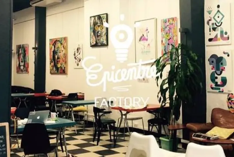 LA LOCO COWORKING: espace de coworking à Pessac: Photo des locaux, adresse, horaires et tarifs pour réserver un espace de travail