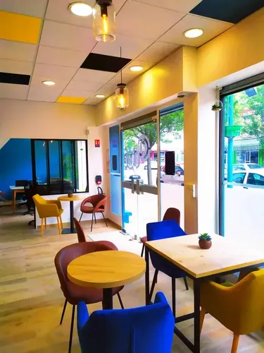 LE KAWFICE: espace de coworking à Vaires Sur Marne: Photo des locaux, adresse, horaires et tarifs pour réserver un espace de travail