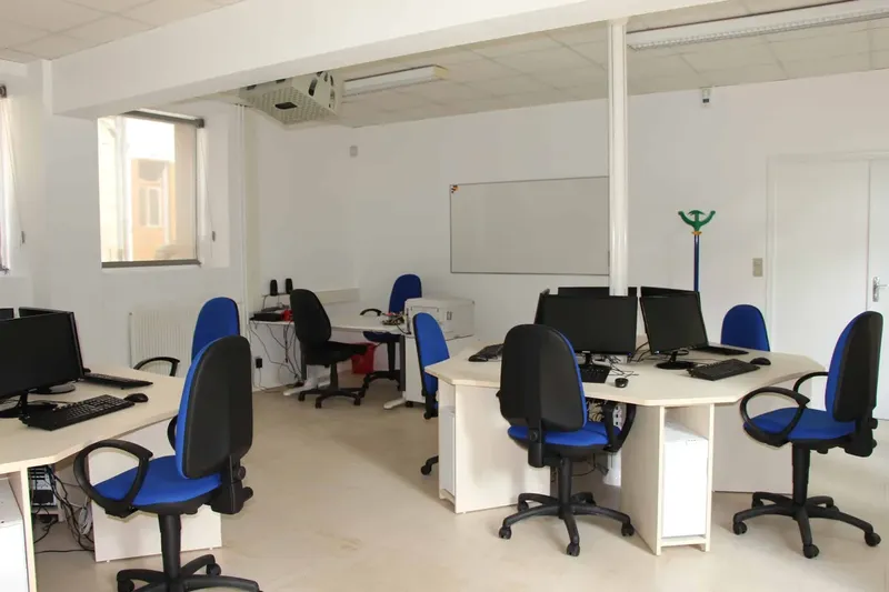 MAISON DE LA FORMATION ET DU DEVELOPPEMENT ECONOMIQUE: espace de coworking à Clamecy: Photo des locaux, adresse, horaires et tarifs pour réserver un espace de travail MAISON DE LA FORMATION ET DU DEVELOPPEMENT ECONOMIQUE: espace de coworking à Clamecy: Photo des locaux, adresse, horaires et tarifs pour réserver un espace de travail