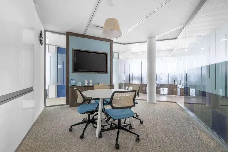 REGUS VERSAILLES: espace de coworking à Versailles: Photo des locaux, adresse, horaires et tarifs pour réserver un espace de travail REGUS VERSAILLES: espace de coworking à Versailles: Photo des locaux, adresse, horaires et tarifs pour réserver un espace de travail