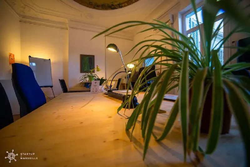 STARTUP MARSEILLE: espace de coworking à Marseille 6: Photo des locaux, adresse, horaires et tarifs pour réserver un espace de travail STARTUP MARSEILLE: espace de coworking à Marseille 6: Photo des locaux, adresse, horaires et tarifs pour réserver un espace de travail