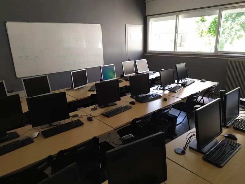 ARES: espace de coworking à Roanne: Photo des locaux, adresse, horaires et tarifs pour réserver un espace de travail