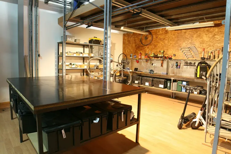 ATELIER 533: espace de coworking à Massieux: Photo des locaux, adresse, horaires et tarifs pour réserver un espace de travail