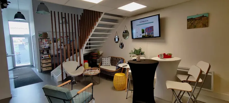 ATELIER DES ENTREPRISES SAINT GILLES CROIX DE VIE: espace de coworking à Saint Gilles Croix De Vie: Photo des locaux, adresse, horaires et tarifs pour réserver un espace de travail ATELIER DES ENTREPRISES SAINT GILLES CROIX DE VIE: espace de coworking à Saint Gilles Croix De Vie: Photo des locaux, adresse, horaires et tarifs pour réserver un espace de travail