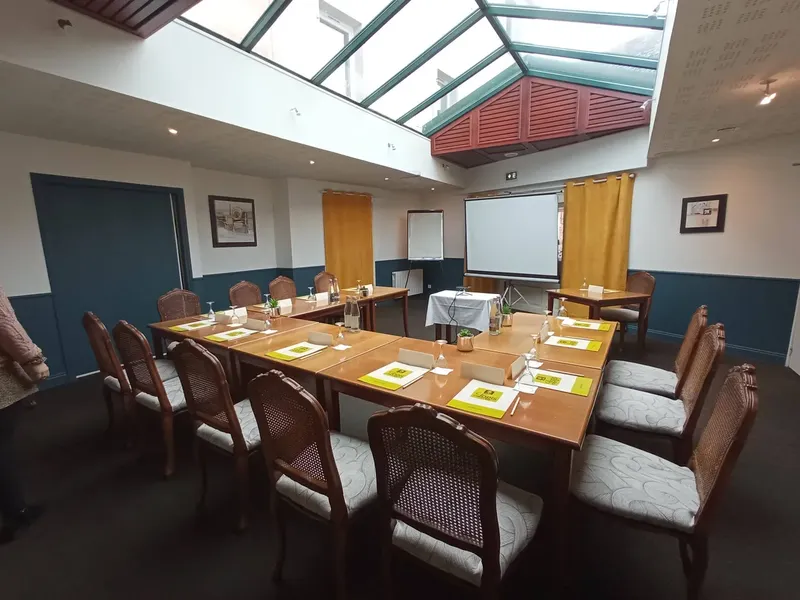 AUBERGE SAINT THEGONNEC: espace de coworking à Saint Thégonnec Loc Eguiner: Photo des locaux, adresse, horaires et tarifs pour réserver un espace de travail AUBERGE SAINT THEGONNEC: espace de coworking à Saint Thégonnec Loc Eguiner: Photo des locaux, adresse, horaires et tarifs pour réserver un espace de travail