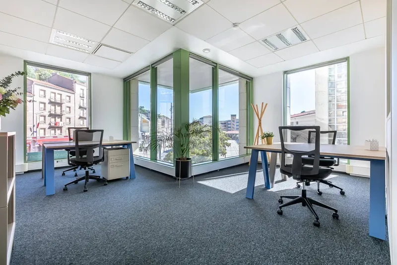B'COWORKER POITIERS GRAND CERF: espace de coworking à Poitiers: Photo des locaux, adresse, horaires et tarifs pour réserver un espace de travail