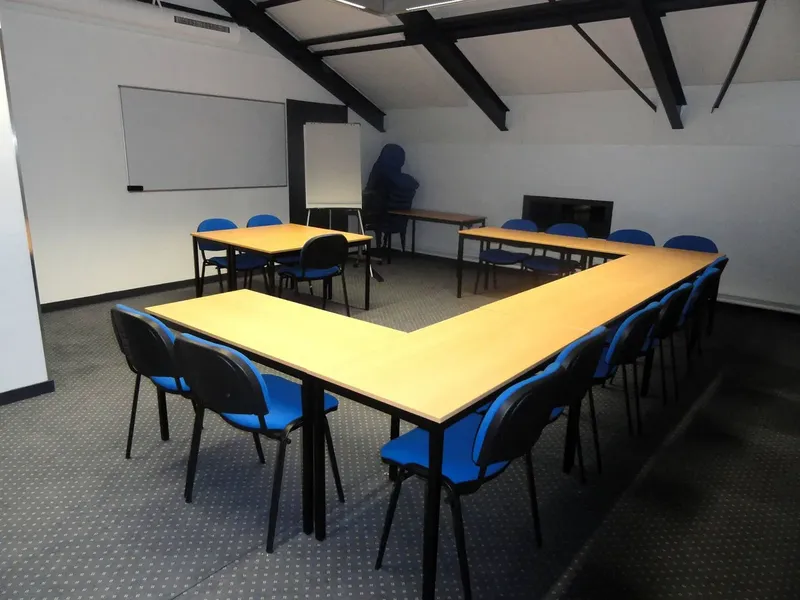 CARREFOUR DE LA COMMUNICATION: espace de coworking à Lons Le Saunier: Photo des locaux, adresse, horaires et tarifs pour réserver un espace de travail CARREFOUR DE LA COMMUNICATION: espace de coworking à Lons Le Saunier: Photo des locaux, adresse, horaires et tarifs pour réserver un espace de travail
