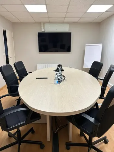 CENTRE D'AFFAIRES DU SQUARE LABORIT: espace de coworking à Compiègne: Photo des locaux, adresse, horaires et tarifs pour réserver un espace de travail CENTRE D'AFFAIRES DU SQUARE LABORIT: espace de coworking à Compiègne: Photo des locaux, adresse, horaires et tarifs pour réserver un espace de travail
