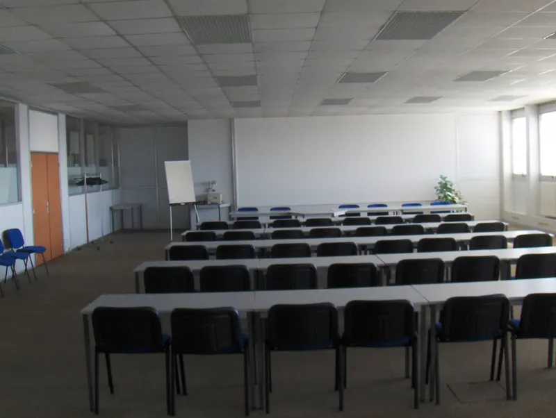 CENTRE D'AFFAIRES EGB: espace de coworking à Le Plessis Belleville: Photo des locaux, adresse, horaires et tarifs pour réserver un espace de travail