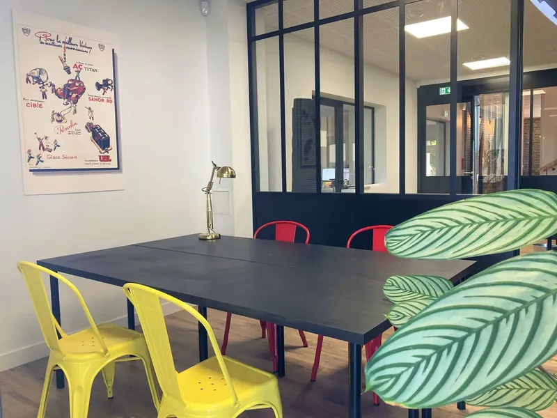 CENTRE D'AFFAIRES HOTEL KALIFORMIA: espace de coworking à La Chapelle Sur Erdre: Photo des locaux, adresse, horaires et tarifs pour réserver un espace de travail CENTRE D'AFFAIRES HOTEL KALIFORMIA: espace de coworking à La Chapelle Sur Erdre: Photo des locaux, adresse, horaires et tarifs pour réserver un espace de travail