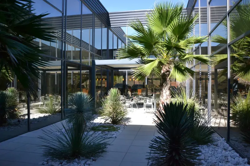 CENTRE D'AFFAIRES SYMBIOSE: espace de coworking à Saint Aunès: Photo des locaux, adresse, horaires et tarifs pour réserver un espace de travail CENTRE D'AFFAIRES SYMBIOSE: espace de coworking à Saint Aunès: Photo des locaux, adresse, horaires et tarifs pour réserver un espace de travail