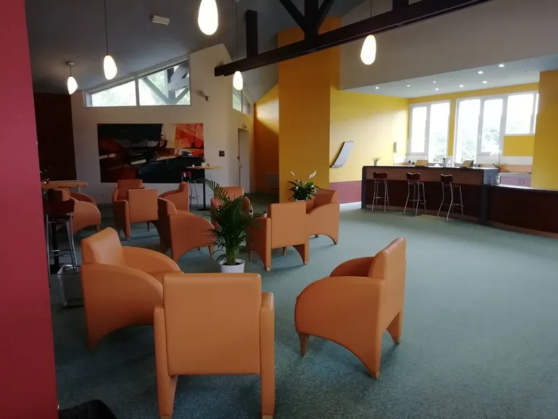 CENTRE DE SEMINAIRES DU GOLF DE MOLIETS: espace de coworking à Moliets Et Maa: Photo des locaux, adresse, horaires et tarifs pour réserver un espace de travail
