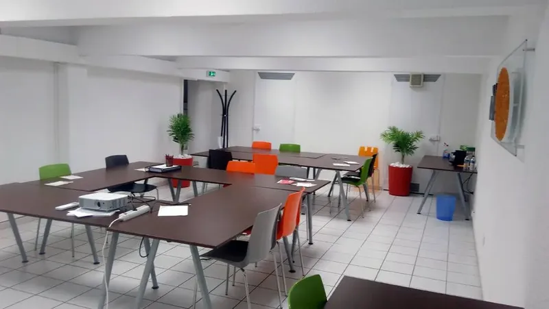 CIBLEWEB OPEN LAB: espace de coworking à Béziers: Photo des locaux, adresse, horaires et tarifs pour réserver un espace de travail CIBLEWEB OPEN LAB: espace de coworking à Béziers: Photo des locaux, adresse, horaires et tarifs pour réserver un espace de travail