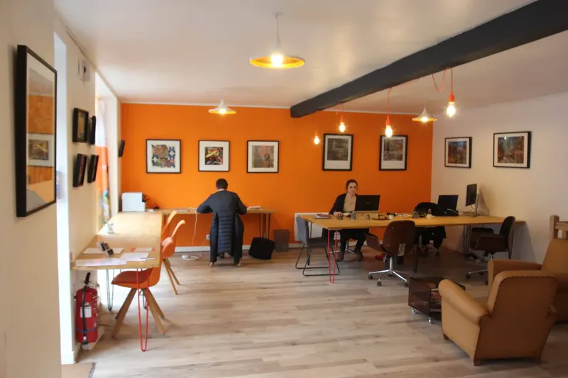 COWORK'IN PROGRESS: espace de coworking à Saint Michel En Grève: Photo des locaux, adresse, horaires et tarifs pour réserver un espace de travail COWORK'IN PROGRESS: espace de coworking à Saint Michel En Grève: Photo des locaux, adresse, horaires et tarifs pour réserver un espace de travail