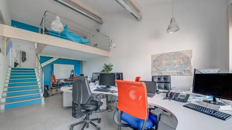 BELLEVUE: espace de coworking à Pechbonnieu: Photo des locaux, adresse, horaires et tarifs pour réserver un espace de travail BELLEVUE: espace de coworking à Pechbonnieu: Photo des locaux, adresse, horaires et tarifs pour réserver un espace de travail