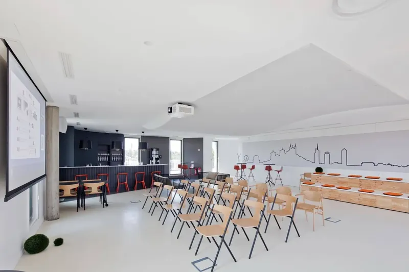 CITY WORK DARDILLY: espace de coworking à Dardilly: Photo des locaux, adresse, horaires et tarifs pour réserver un espace de travail