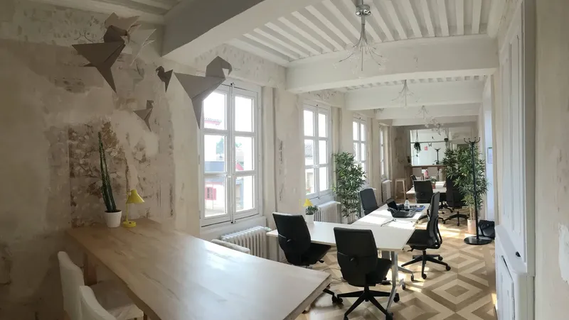 MELCHIOR: espace de coworking à Charly: Photo des locaux, adresse, horaires et tarifs pour réserver un espace de travail MELCHIOR: espace de coworking à Charly: Photo des locaux, adresse, horaires et tarifs pour réserver un espace de travail