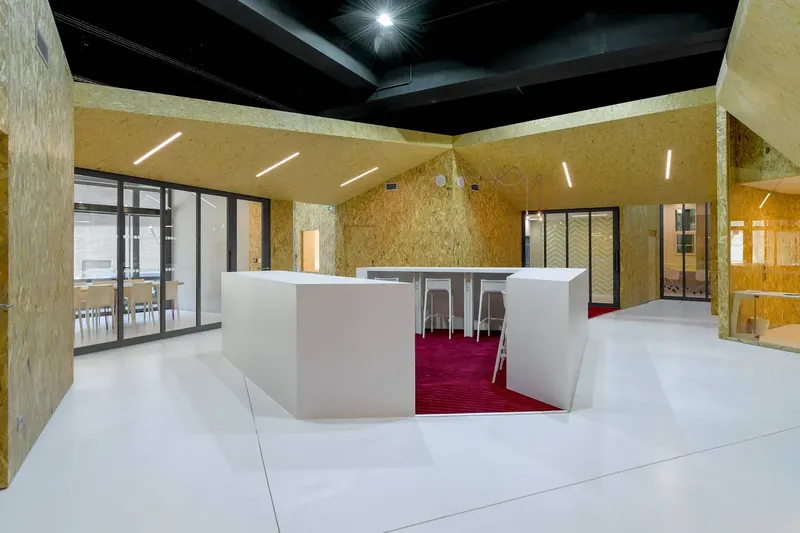 OPEN TOURISME LAB: espace de coworking à Nimes: Photo des locaux, adresse, horaires et tarifs pour réserver un espace de travail OPEN TOURISME LAB: espace de coworking à Nimes: Photo des locaux, adresse, horaires et tarifs pour réserver un espace de travail