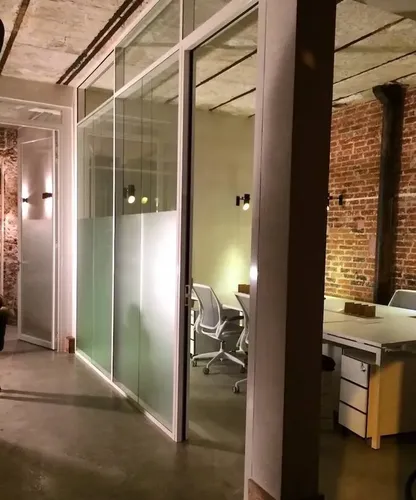 DESKEO PARIS TRUFFAULT: espace de coworking à Paris 17: Photo des locaux, adresse, horaires et tarifs pour réserver un espace de travail DESKEO PARIS TRUFFAULT: espace de coworking à Paris 17: Photo des locaux, adresse, horaires et tarifs pour réserver un espace de travail