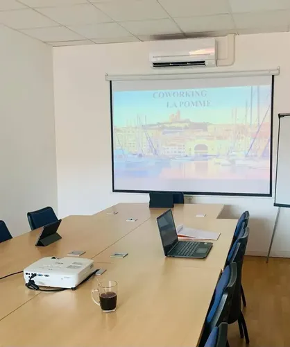 ESPACE LA POMME: espace de coworking à Marseille 11: Photo des locaux, adresse, horaires et tarifs pour réserver un espace de travail ESPACE LA POMME: espace de coworking à Marseille 11: Photo des locaux, adresse, horaires et tarifs pour réserver un espace de travail