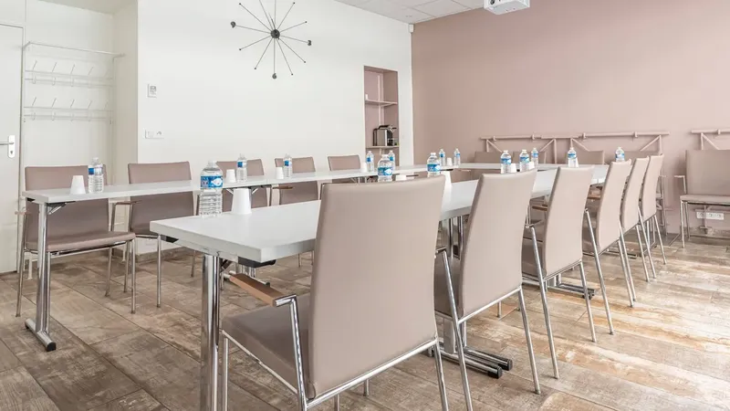 ESPACE55: espace de coworking à Paris 9: Photo des locaux, adresse, horaires et tarifs pour réserver un espace de travail ESPACE55: espace de coworking à Paris 9: Photo des locaux, adresse, horaires et tarifs pour réserver un espace de travail