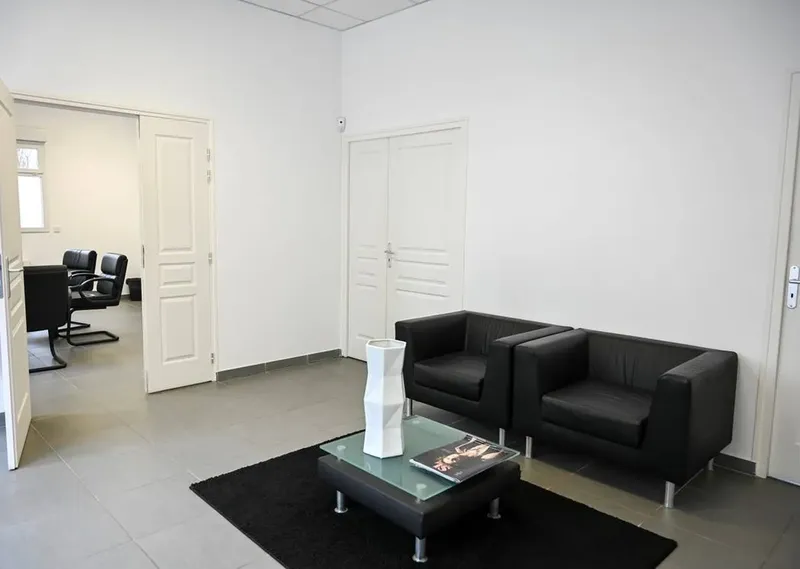 FRM DOMICILIATION: espace de coworking à Nanterre: Photo des locaux, adresse, horaires et tarifs pour réserver un espace de travail