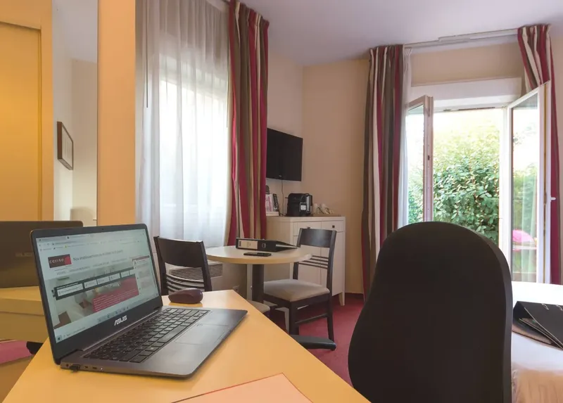 HOTEL CERISE CHATOU: espace de coworking à Chatou: Photo des locaux, adresse, horaires et tarifs pour réserver un espace de travail HOTEL CERISE CHATOU: espace de coworking à Chatou: Photo des locaux, adresse, horaires et tarifs pour réserver un espace de travail