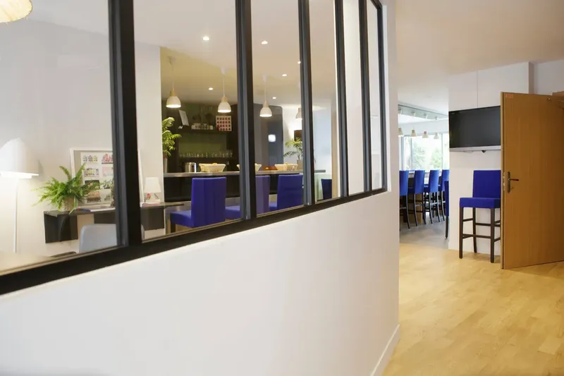 HOTEL D'ANGLETERRE: espace de coworking à Versailles: Photo des locaux, adresse, horaires et tarifs pour réserver un espace de travail