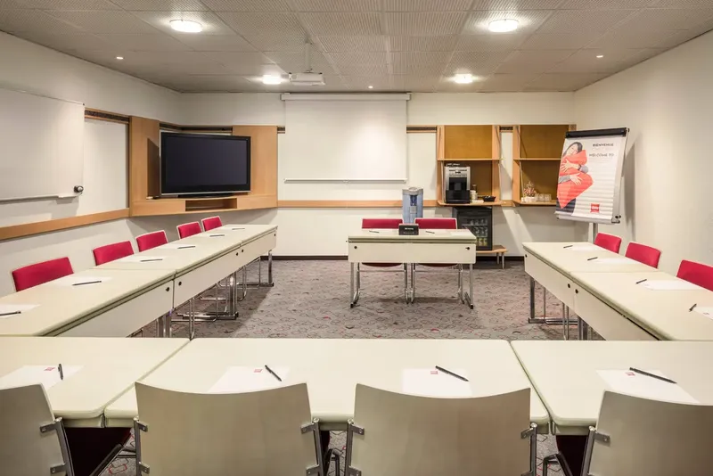 HOTEL IBIS PARIS LA DEFENSE CENTRE: espace de coworking à Courbevoie: Photo des locaux, adresse, horaires et tarifs pour réserver un espace de travail HOTEL IBIS PARIS LA DEFENSE CENTRE: espace de coworking à Courbevoie: Photo des locaux, adresse, horaires et tarifs pour réserver un espace de travail